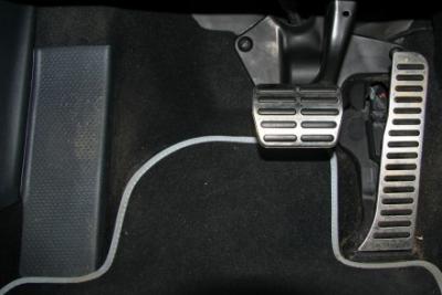 Подставка под левую ногу для Nissan Note I (Alu-Frost, ) | пластиковыеокнавтольятти.рф
